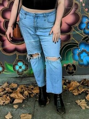 Madewell Light Wash Curvy Perfect Vintage Straight  Knee Rip Wide Leg Jeans 20W